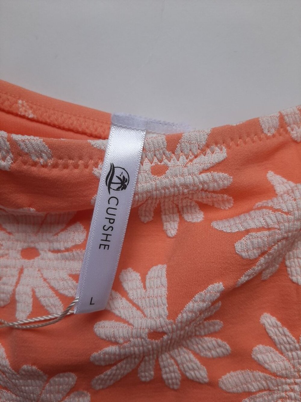 NWT Cupshe Daisy Pattern 2 piece Bikini Size L Casual Summer Beach Travel - Picture 4 of 9